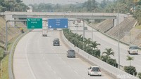Kebijakan ini juga mengacu pada ketentuan Pasal 48 ayat (3) Undang-Undang Nomor 38 Tahun 2004 tentang Jalan yang telah diubah terakhir melalui UU Nomor 2 Tahun 2022, serta Pasal 83 ayat (1) PP Nomor 23 Tahun 2024 tentang Jalan Tol.  