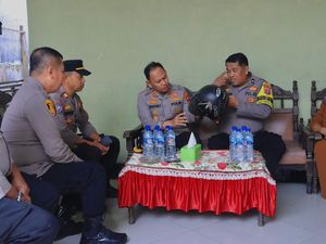 Dilempar Batu saat Bubarkan Tawuran, Polisi di Medan Buta