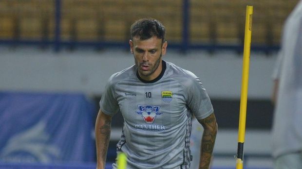 Tyronne del Pino.