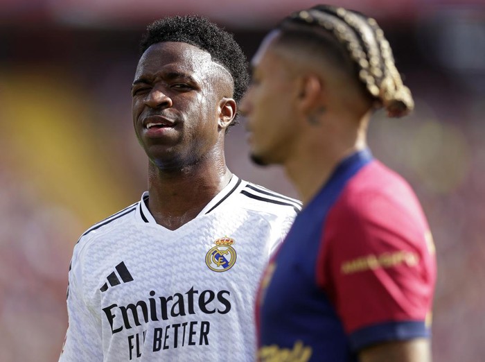 BARCELONA, SPAIN - MAY 11: (L-R) Vinicius Junior of Real Madrid, Raphinha of FC Barcelona  during the LaLiga EA Sports  match between FC Barcelona v Real Madrid at the Lluis Companys Olympic Stadium on May 11, 2025 in Barcelona Spain (Photo by Maria Gracia Jimenez/Soccrates/Getty Images)