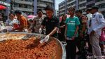 Warga Rusun Marunda Antusias Saksikan Masak Besar Jelang Idul Adha
