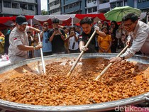 Warga Rusun Marunda Antusias Saksikan Masak Besar Jelang Idul Adha