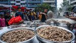 Warga Rusun Marunda Antusias Saksikan Masak Besar Jelang Idul Adha