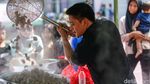 Warga Rusun Marunda Antusias Saksikan Masak Besar Jelang Idul Adha
