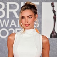 Louis Tomlinson disebut dekat dengan Zara McDermott sejak beberapa bulan lalu. Baru-baru ini, mereka akhirnya ‘go public’ lewat postingan di Instagram. Foto: Instagram @zara-mcdermott