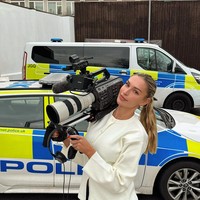 Selain membuat dokumenter untuk BBC, Zara McDermott dikenal sebagai bintang realiti televisi yang pernah tampil dalam program Love Island, The X Factor: Celebrity, Made in Chelsea, The Weakest Link hingga Strictly Come Dancing. Foto: Instagram @zara-mcdermott