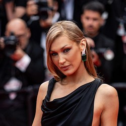 Bella Hadid Lebaranan dengan Seruan Free Palestine