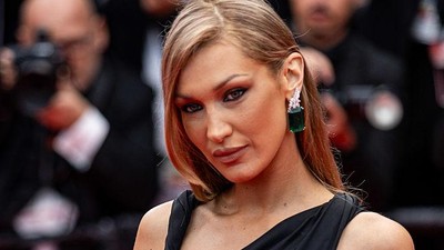 7 Gaya Bella Hadid yang Dijuluki Ratu Cannes Setelah Larangan Nude Dress