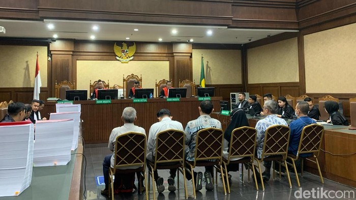 6 Eks pejabat Antam dituntut 9 tahun penjara. (Mulia/detikcom)