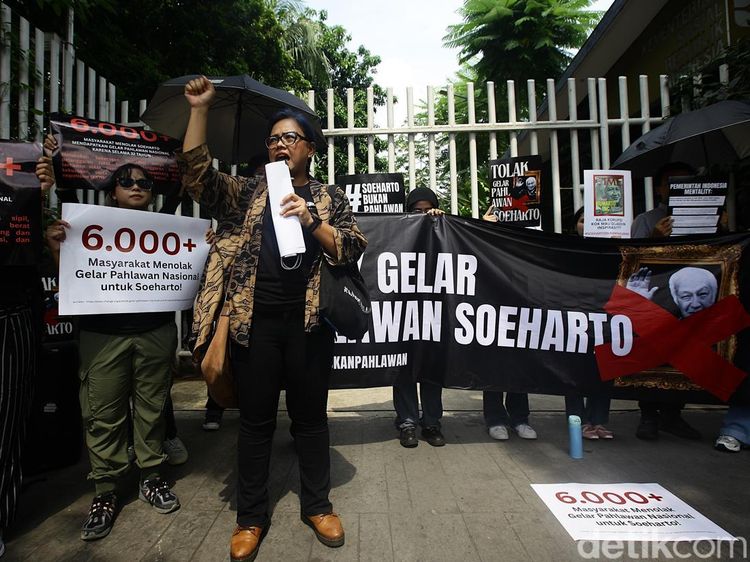 Aksi Penolakan Rencana Gelar Pahlawan untuk Soeharto