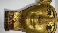 Koleksi tersebut meliputi tutup sarkofagus dari kayu dan berlapis emas yang berusia lebih dari 5.500 tahun, bagian dari kuil yang diyakini milik Ratu Hatshepsut. Foto: (Kementerian Pariwisata dan Kepurbakalaan Mesir)