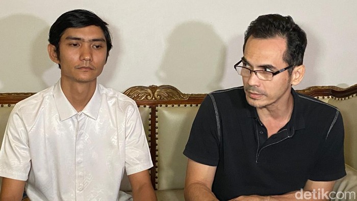Atalarik Syach dan kuasa hukumnya, Sanja.