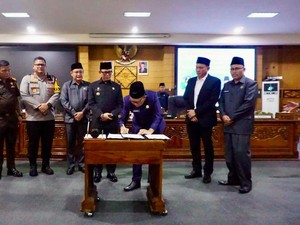 Teddy Meilwansyah Paparkan LKPJ Bupati Tahun 2024 di Rapat Paripurna OKU