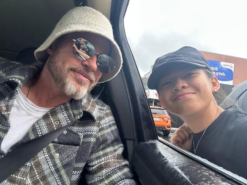 Gegara Brad Pitt, Pelanggan di Restoran Ini  Dapat Burger Gratis!