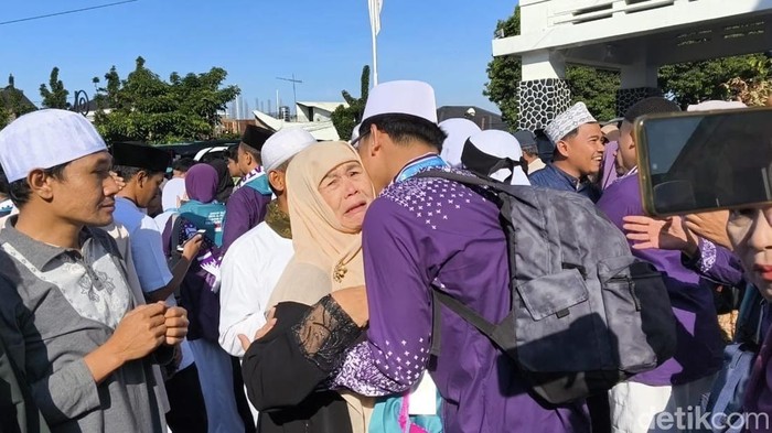 Calon jemaah haji di Sukabumi berangkat ke Tanah Suci.