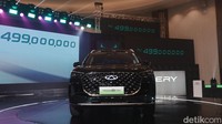 Transmisi DHT dirancang untuk secara cerdas dan adaptif memilih penyaluran tenaga paling optimal dari Mode EV dan Hybrid. Dengan kemampuan efisiensi mekanis mencapai 98,5%, sistem ini memastikan tenaga dari mesin dan motor listrik langsung tersalurkan untuk menggerakkan roda dengan meminimalkan kehilangan energi. (Foto: Septian Farhan Nurhuda/detik.com)