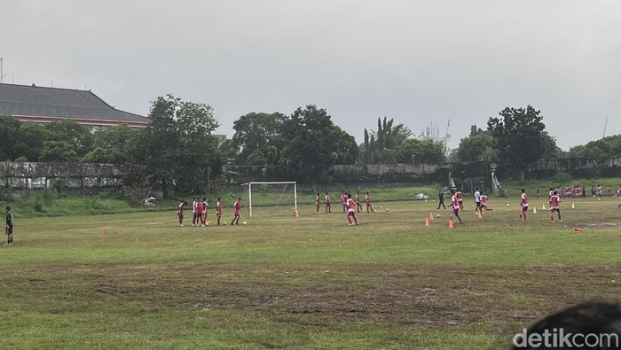Coaching clinic PSIM Jogja di Stadion Kridosono, Gondokusuman, Kota Jogja, Kamis (15/5/2025).