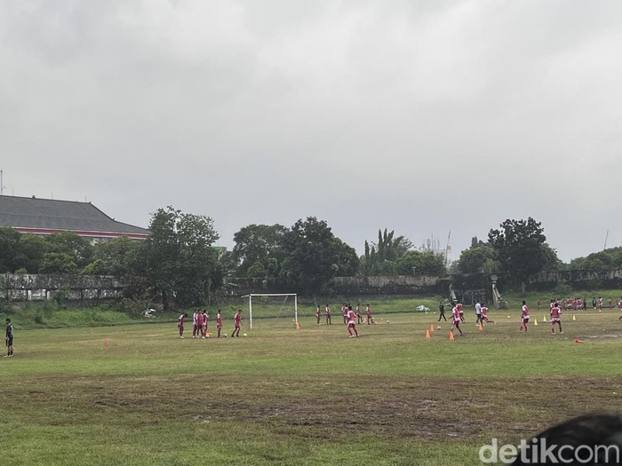 Coaching clinic PSIM Jogja di Stadion Kridosono, Gondokusuman, Kota Jogja, Kamis (15/5/2025).
