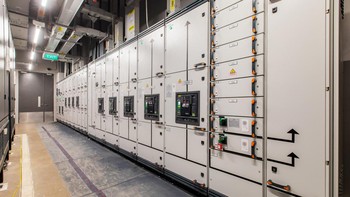 Pusat data Equinix di Indonesia 100% tercakupi oleh energi terbarukan melalui pembelian sertifikat energi terbarukan (REC). Foto: (Equinix).