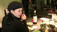 Wanita yang merupakan entrepreneur tersebut kerap membagikan momen bersantapnya di Instagram pribadinya. Foto: Instagram @dearlyjoshua