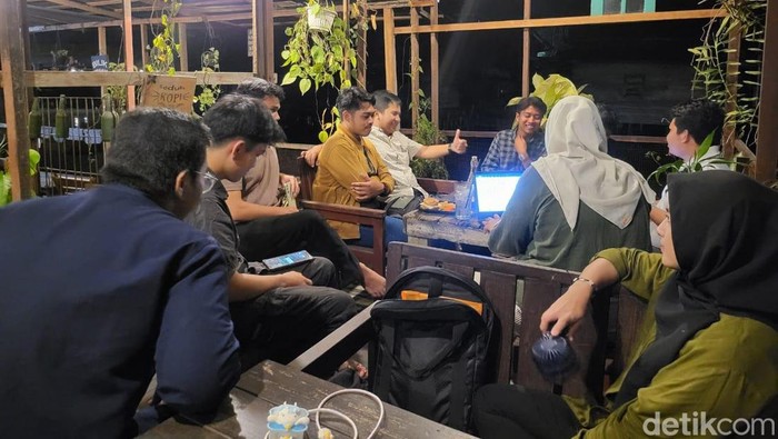 Diskusi publik antara akademisi dan mahasiswa ULM mengenai kasus Mama Khas Banjar
