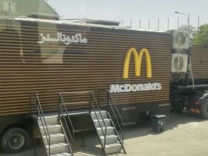 Donald Trump Disambut Truk McDonalds Saat Berkunjung ke Arab Saudi