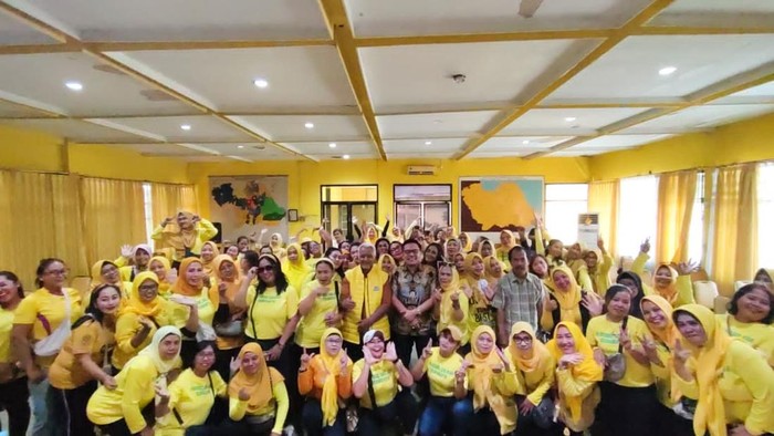 Wakil Ketua DPRD Kota Surabaya, Arif Fathoni dorong komunitas senam menjadi pelopor gaya hidup sehat