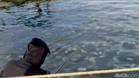 Beberapa pemaning di sekitar Pelabuhan Mayangan mengaku sulit mendapatkan ikan.