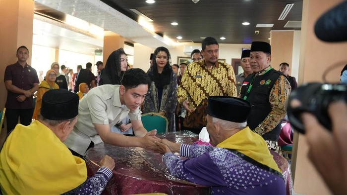 Gibran saat berkunjung ke Asrama Haji Medan. Foto: Diskominfo Sumut
