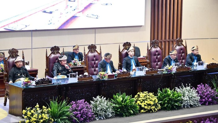 Gubernur Sumsel Herman Deru-Wakil Gubernur, Ketua DPRD Sumsel dan Wakil saat paripurna HUT Sumsel ke-79
