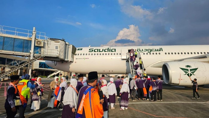Jemaah haji Kloter 11 asal Ogan Ilir dan Palembang berangkat ke Tanah Suci.