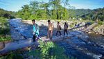 Jembatan Darurat di Sumbar Ini Masih Jadi Andalan Warga