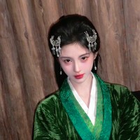 “Tekanan terbesar dari insiden itu adalah ada gimik ini sekarang. Orang lain akan melihatmu dengan pandangan yang bias. Semua orang peduli terlalu banyak yang memberiku banyak tekanan. Aku sendiri merasa biasa saja,” kata Ju Jingyi dilansir 38jiejie. Foto: Weibo Ju Jingyi