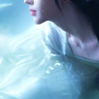 Kini Ju Jingyi lebih dikenal sebagai aktris dibanding penyanyi. Wanita itu memulai debutnya dalam drama pada 2016 ketika membintangi ‘Novoland: The Castle in the Sky’. Foto: Weibo Ju Jingyi