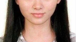 Tapi gak sedikit juga yang mulai mengangkat topik before-after debut, alias wajah Ju Jingyi yang katanya terlihat berbeda sebelum jadi artis. Foto: Weibo