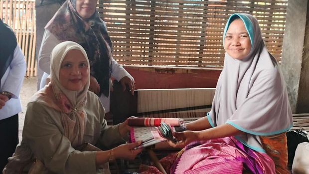 Kain tenun Cikoang khas Takalar akan dipamerkan dalam sebuah pameran akhir Mei 2025. Dokumen Istimewa