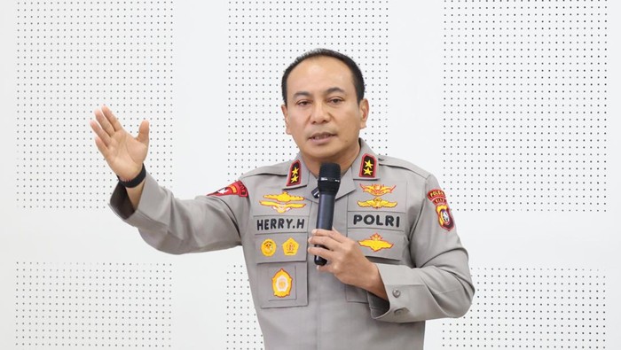 Kapolda Riau Irjen Herry Heryawan bicara soal Green Policing saat mengisi kuliah umum di kampus Unri.