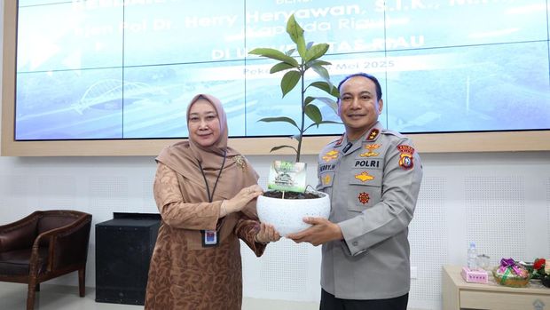Kapolda Riau Irjen Herry Heryawan bicara soal 'Green Policing' saat mengisi kuliah umum di kampus Unri.