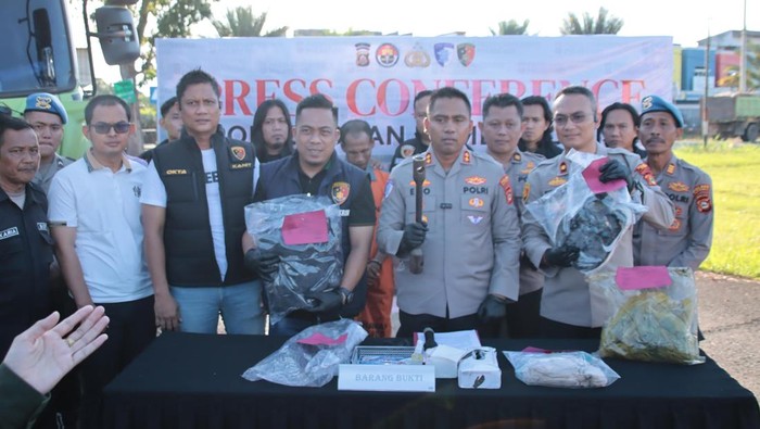 Kapolres OKI saat mengungkap kasus pembunuhan warga Riau.