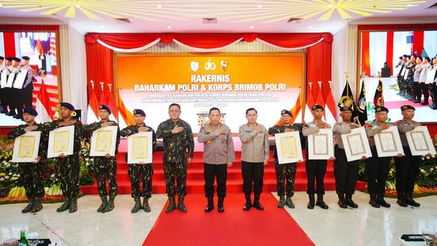 Kapolri Jenderal Listyo Sigit Prabowo membuka rapat kerja teknis (rakernis) Baharkam dan Korbrimob Polri 2025.