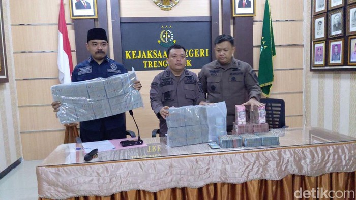 Kejari Trenggalek amankan uang Rp 1,5 Miliar