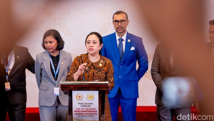 Ketua DPR RI Puan Maharani menutup Konferensi OKI di DPR, Senayan, Jakarta, Kamis (15/5/2025). (Tim Media Puan)