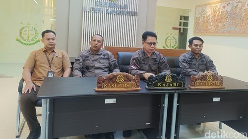 Kejari Klungkung mengungkapkan dua tersangka baru kasus korupsi BUMDes Dawan Kaler, Kamis (15/5/2025).