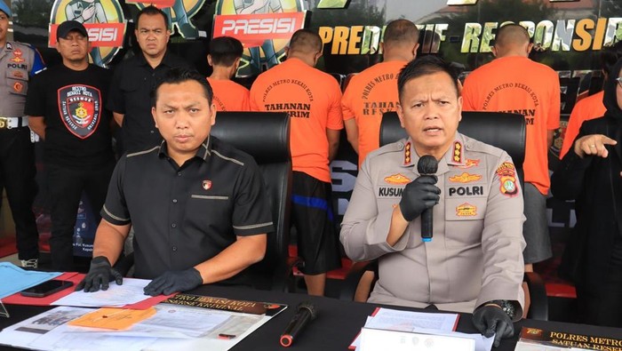 Lima orang dibekuk usai merampas mobil Mitsubishi Pajero dari mahasiswa di Kota Bekasi. Para pelaku mendapatkan fee jutaan dari penarikan mobil tersebut. (dok Ist)