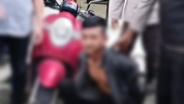 Pelaku Curanmor diamankan Kapolsek AKP Zudiyanto dan anggotanya.