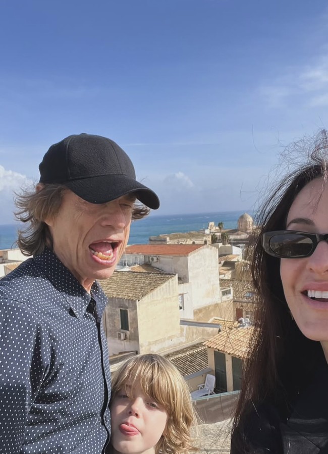 Saya tidak memikirkannya. Setiap orang akan punya pendapatnya masing-masing. Jika kamu selalu memikirkan pendapat orang lain, tak peduli di mana pun kamu berada dalam hidup, kamu hanya akan punya masalah dan terus menganalisisnya,” ungkap Hamrick kepada The Sunday Times. Foto: dok. Instagram @melhamrick