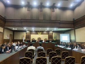 Rachmat Gobel Banyak Lupa Tuai Teguran Hakim di Sidang Impor Gula