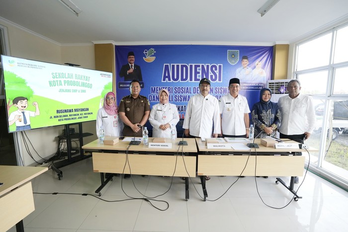 Menteri Sosial, Saifullah Yusuf (Gus Ipul) mengunjungi Rusunawa Mayangan, Kota Probolinggo, Jawa Timur yang menjadi salah satu calon lokasi Sekolah Rakyat.