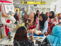 Merayakan Pekan Imunisasi Dunia di Stasiun LRT Jakarta