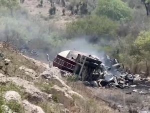Video: Kecelakaan Maut Libatkan 3 Kendaraan di Meksiko, 21 Orang Tewas
